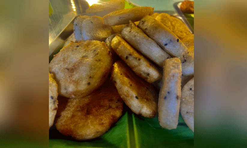 നാലുമണി ചായക്കൊപ്പം കഴിക്കാൻ പൊരിച്ച പത്തിരി