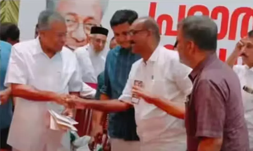 നവകേരള സദസ്സിൽ പങ്കെടുത്ത ലീഗ് നേതാക്കൾക്ക് സസ്പെൻഷൻ നവകേരള സദസ്സിൽ പങ്കെടുത്ത ലീഗ് നേതാക്കൾക്ക് സസ്പെൻഷൻ