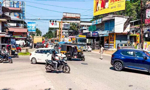 സിഗ്നലുകൾ തകരാറിലായി;   നഗരം ഗതാഗതക്കുരുക്കിൽ