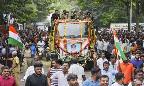 ക്യാപ്റ്റൻ പ്രഞ്ജലിന് വിടയേകി നാട്