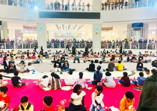 വരകളും വർണങ്ങളും നിറച്ചാർത്തൊരുക്കി നൊറാക്ക് ‘കളേഴ്സ് ഓഫ് അറേബ്യ’ വരകളും വർണങ്ങളും നിറച്ചാർത്തൊരുക്കി നൊറാക്ക് ‘കളേഴ്സ് ഓഫ് അറേബ്യ’