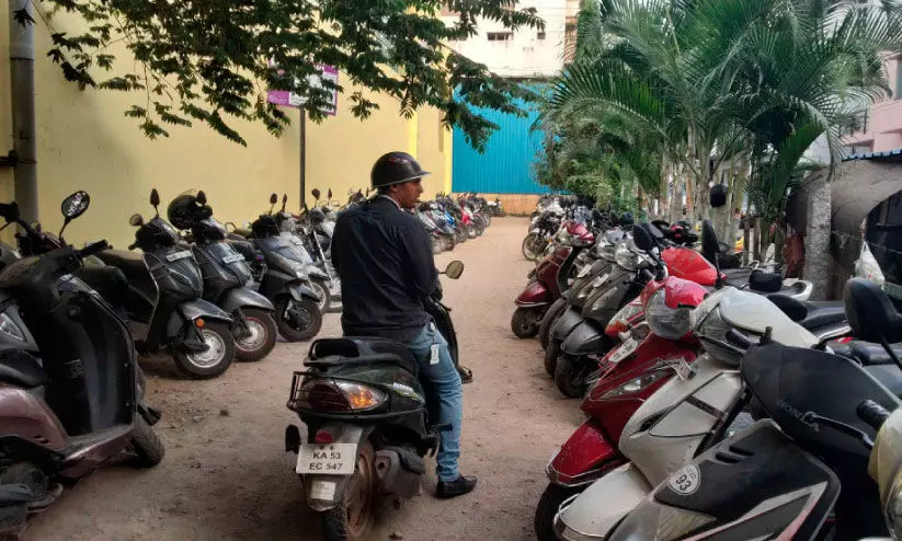 പ​ർ​പ്പി​ൾ ലൈ​ൻ: എട്ട് സ്റ്റേ​ഷ​നു​ക​ളി​ൽ കൂടി   പാ​ർ​ക്കി​ങ് സൗ​ക​ര്യം