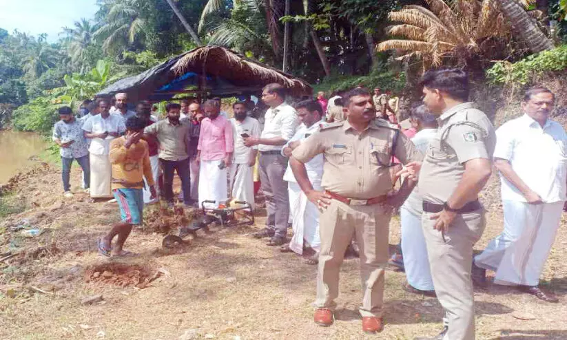 കല്ലാച്ചേരി പാലം യാഥാർഥ്യമാകുന്നു: സർവേ കല്ലുകൾ സ്ഥാപിച്ചു കല്ലാച്ചേരി പാലം യാഥാർഥ്യമാകുന്നു: സർവേ കല്ലുകൾ സ്ഥാപിച്ചു