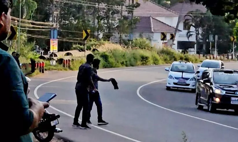 cm black flag navakerala sadass