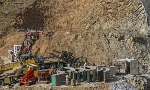 കുഴൽപാത തുറന്നില്ല; മല തുരന്ന് താഴേക്ക്