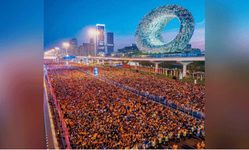 ദുബൈ റണ്ണിലെ ആൾക്കൂട്ടം ദുബൈ റണ്ണിലെ ആൾക്കൂട്ടം