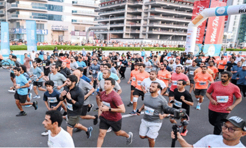 മുന്നിൽ നയിച്ച് നായകൻ മുന്നിൽ നയിച്ച് നായകൻ