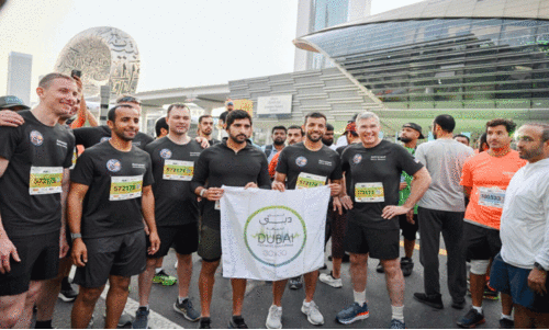 ശ്ര​ദ്ധേ​യ​രാ​യി ബ​ഹി​രാ​കാ​ശ​യാ​ത്രി​ക​രു​ടെ സം​ഘം