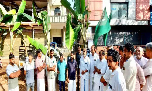 നവകേരള സദസ്സിനെതിരെ ‘നവകേരള വാഴ സദസ്സ്’