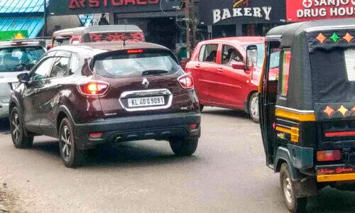 വല്ലം ജങ്ഷനില്‍ ഗതാഗതക്കുരുക്ക് രൂക്ഷം അധികൃതർ നോക്കുകുത്തി