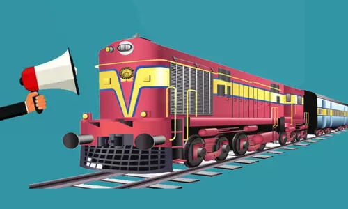 യാത്രക്കാരുടെ ശ്രദ്ധക്ക്, ദയവായി ഓടാൻ തയാറാവൂ... കണ്ണൂർ റെയിൽവേ സ്റ്റേഷനിൽ   യാത്രക്കാരെ വട്ടംകറക്കി അനൗൺസ്മെന്റ്