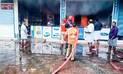 പാലായിൽ തീപിടിത്തം; സ്പെയർപാർട്സ് കട കത്തിനശിച്ചു