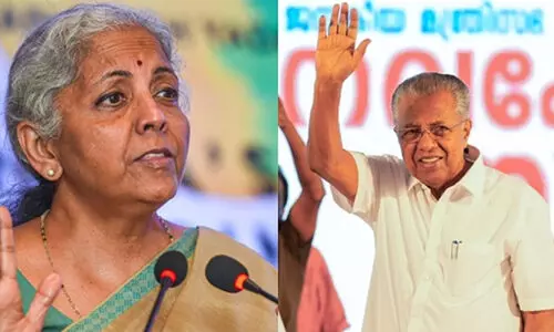 കേന്ദ്രമന്ത്രിക്കെതിരെ കണക്കുകൾ നിരത്തി മുഖ്യമന്ത്രി; കേരളത്തെ ഞെരുക്കി ശ്വാസം മുട്ടിക്കുകയാണെന്ന്