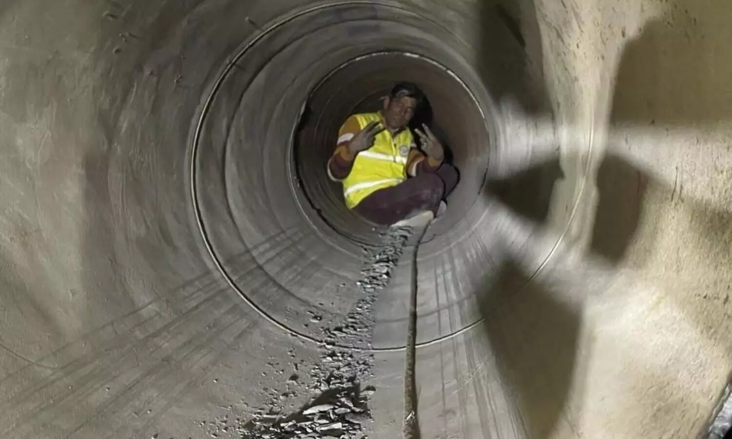 സിൽക്യാര ദൗത്യം വിജയം; 41 തൊഴിലാളികൾ പുതുജീവിതത്തിലേക്ക്; ആദ്യമെത്തിയത് ഗണപതിയും വിജയിയും