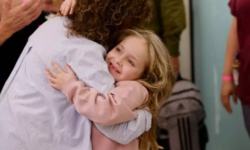 ‘മകളോട് നിങ്ങൾ കാണിച്ച സ്നേഹത്തിന് നന്ദി, അവൾ ഗസ്സയിലെ രാജകുമാരി ആയിരുന്നു’ -ഹമാസിന് നന്ദി പറഞ്ഞ് ഇസ്രായേലി മാതാവിന്റെ കത്ത് ‘മകളോട് നിങ്ങൾ കാണിച്ച സ്നേഹത്തിന് നന്ദി, അവൾ ഗസ്സയിലെ രാജകുമാരി ആയിരുന്നു’ -ഹമാസിന് നന്ദി പറഞ്ഞ് ഇസ്രായേലി മാതാവിന്റെ കത്ത്