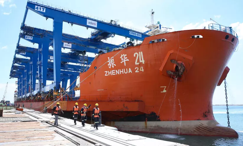 Shenhua 24 ship arrived at Vizhinjam port with crane