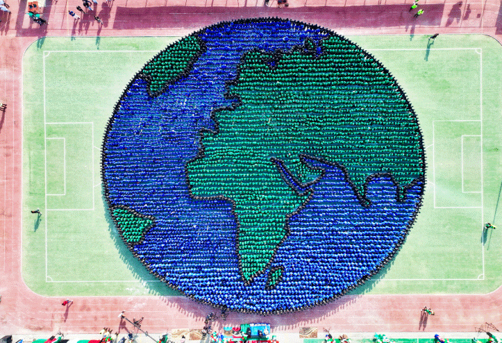 ഏറ്റവും വലിയ ‘മനുഷ്യ ഭൂഗോളം’; ഇന്ത്യ ഇന്റർനാഷനൽ സ്കൂളിന് ഗിന്നസ് റെക്കോഡ് ഏറ്റവും വലിയ ‘മനുഷ്യ ഭൂഗോളം’; ഇന്ത്യ ഇന്റർനാഷനൽ സ്കൂളിന് ഗിന്നസ് റെക്കോഡ്