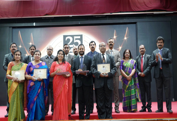 ഇന്ത്യൻ സ്കൂളിൽ നടന്ന അധ്യാപകരെ ആദരിക്കൽ ചടങ്ങ് ഇന്ത്യൻ സ്കൂളിൽ നടന്ന അധ്യാപകരെ ആദരിക്കൽ ചടങ്ങ്