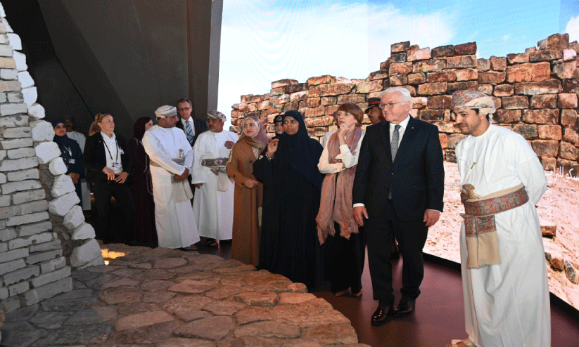 ‘ഒ​മാ​ൻ എ​ക്രോ​സ് ഏ​ജ​സ് മ്യൂ​സി​യം’കാ​ഴ്ച​ക​ൾ നു​ക​ർ​ന്ന്​ പ്ര​ഡി​ഡ​ന്‍റും പ​ത്നി​യും