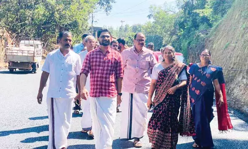 നവീകരണം നടക്കുന്ന നിള-ഐ.പി.ടി റോഡ് മുഹമ്മദ് മുഹ്സിൻ എം.എൽ.എ സന്ദർശിക്കുന്നു നവീകരണം നടക്കുന്ന നിള-ഐ.പി.ടി റോഡ് മുഹമ്മദ് മുഹ്സിൻ എം.എൽ.എ സന്ദർശിക്കുന്നു