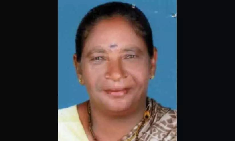 ബസിൽ യാത്രക്കാരി കുഴഞ്ഞുവീണ് മരിച്ചു ബസിൽ യാത്രക്കാരി കുഴഞ്ഞുവീണ് മരിച്ചു