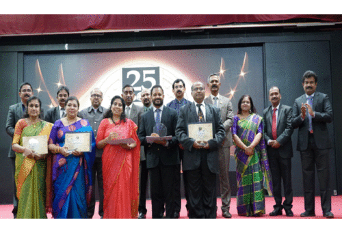 ഇ​ന്ത്യ​ൻ സ്‌​കൂ​ളി​ൽ ന​ട​ന്ന അ​ധ്യാ​പ​ക​രെ ആ​ദ​രി​ക്ക​ൽ ച​ട​ങ്ങ്