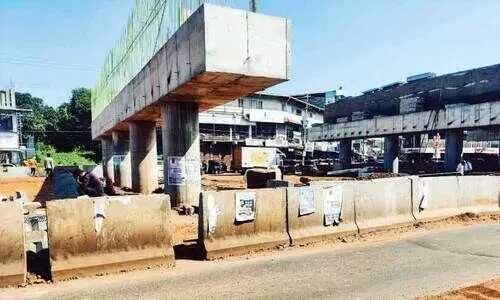 വെ​ട്ടി​ച്ചി​റ​യി​ൽ പാതിവഴിയിൽ നിൽക്കുന്ന മേൽപാലം