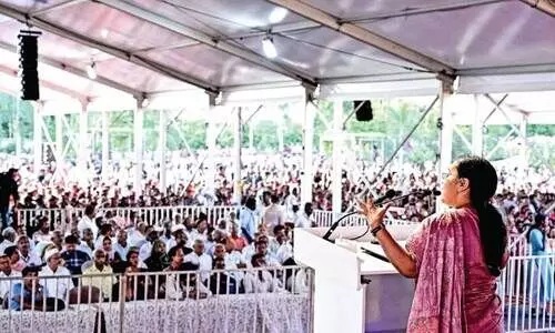 വേ​ങ്ങ​ര മ​ണ്ഡ​ലം ന​വ​കേ​ര​ള സ​ദ​സ്സി​ൽ മ​ന്ത്രി വീ​ണ ജോ​ർ​ജ് സം​സാ​രി​ക്കു​ന്നു