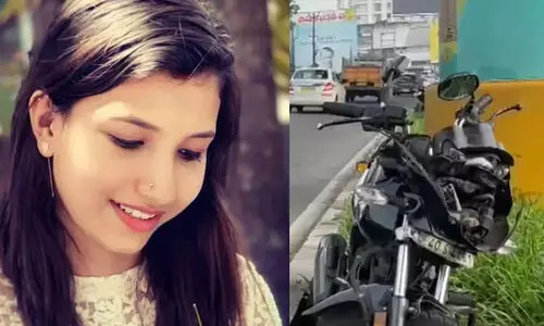 ആലുവയിൽ ബൈക്കുകൾ കൂട്ടിയിടിച്ച് യുവതി മരിച്ചു