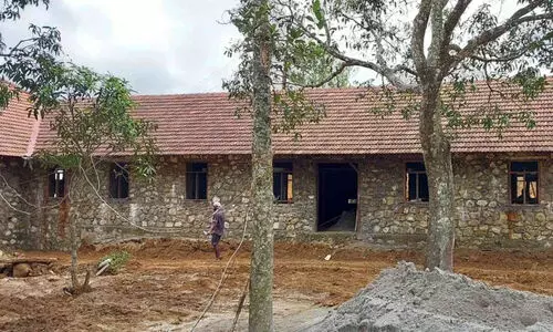 പൊന്മുടിയിൽ നിര്‍മിച്ച കെട്ടിടങ്ങള്‍ പൊളിച്ചുമാറ്റാന്‍ കലക്ടറുടെ ഉത്തരവ്