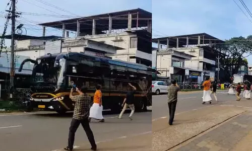 In Manjeri, Youth League activists showed black flag to the Chief Minister