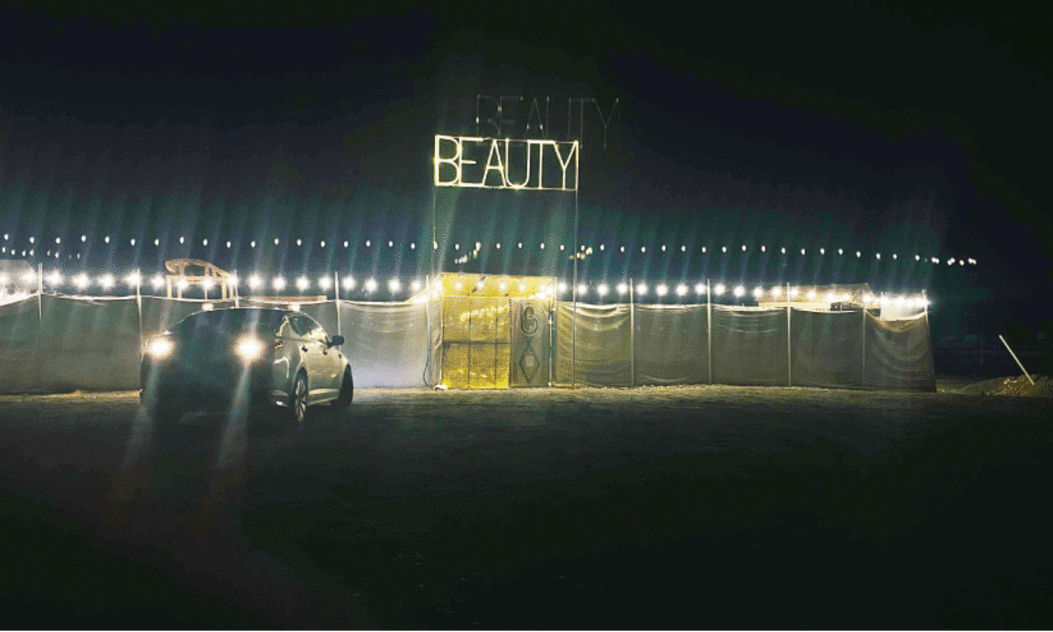 ശൈ​ത്യ​കാ​ലം വ​ര​വാ​യി; കൂ​ടാ​ര​ങ്ങ​ൾ ഉ​യ​ർ​ന്നു