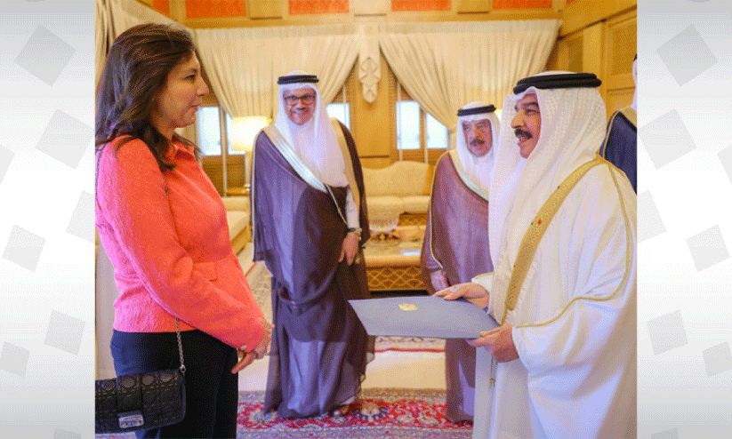 പു​തി​യ മൂ​ന്ന്​ അം​ബാ​സ​ഡ​ർ​മാ​രി​ൽനി​ന്നും നി​യ​മ​ന രേ​ഖ​ക​ൾ സ്വീ​ക​രി​ച്ചു