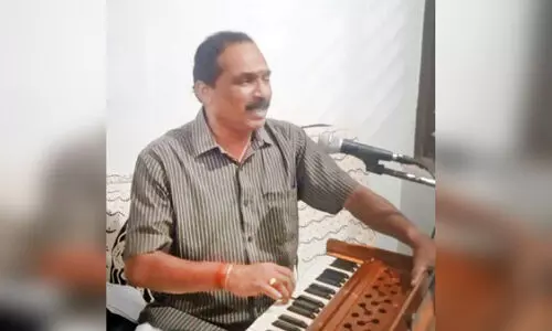 ഒ​രു നാ​ടി​ന്റെ പാ​ട്ടു​കാ​ര​നാ​യി ദി​നേ​ശ് ന​ന്മ​ണ്ട