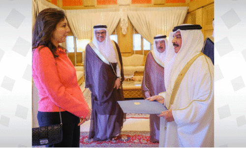 പു​തി​യ മൂ​ന്ന്​ അം​ബാ​സ​ഡ​ർ​മാ​രി​ൽനി​ന്നും നി​യ​മ​ന രേ​ഖ​ക​ൾ സ്വീ​ക​രി​ച്ചു