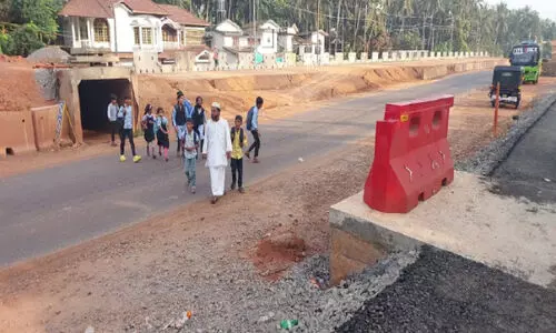 ദേശീയപാത: സർവിസ് റോഡ് ഉയരത്തിലായി; വഴി അടഞ്ഞേക്കുമെന്ന് ആശങ്ക