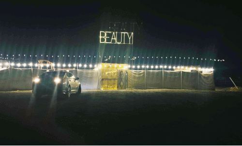 ശൈ​ത്യ​കാ​ലം വ​ര​വാ​യി; കൂ​ടാ​ര​ങ്ങ​ൾ ഉ​യ​ർ​ന്നു