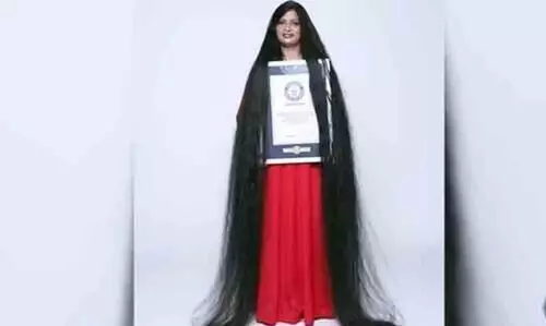 ഏഴടി ഒമ്പതിഞ്ച് നീളമുള്ള മുടിയുമായി റെക്കോഡിട്ട് യു.പി സ്വദേശിനി