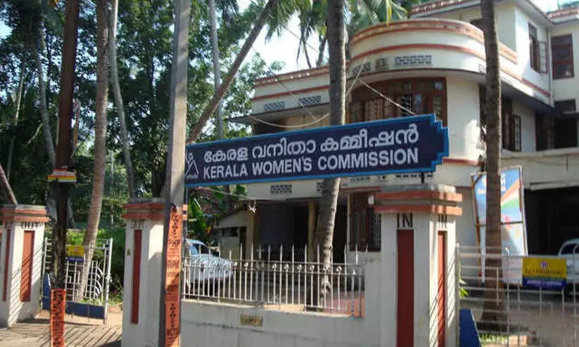 മത്സ്യ വില്‍പനക്കാരികളായ സ്ത്രീകളുടെ പ്രശ്‌നങ്ങള്‍: വനിതാ കമീഷന്‍ പബ്ലിക് ഹിയറിങ് ഡിസംബര്‍ രണ്ടിന് കൊല്ലത്ത്