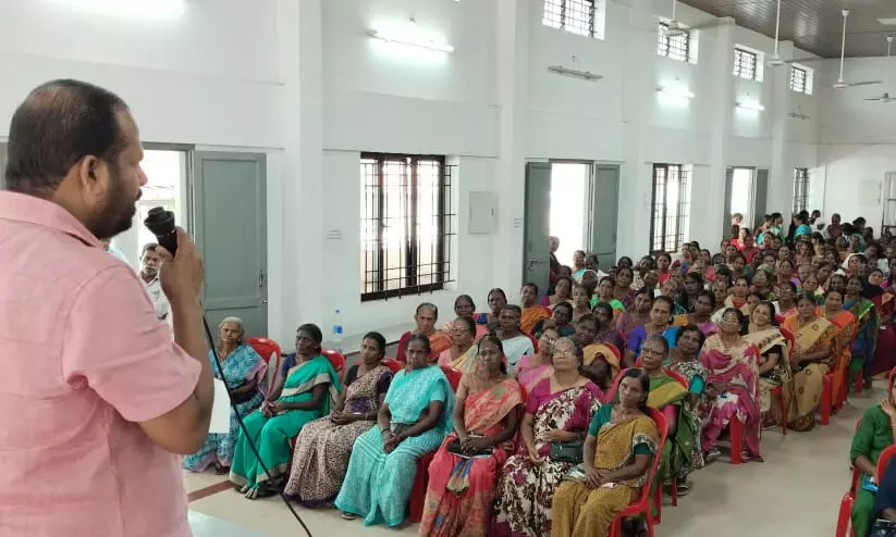 നവകേരള സദസിനെ വരവേൽക്കാൻ തൊഴിലുറപ്പു തൊഴിലാളി സംഗമങ്ങൾ നടത്തി നവകേരള സദസിനെ വരവേൽക്കാൻ തൊഴിലുറപ്പു തൊഴിലാളി സംഗമങ്ങൾ നടത്തി