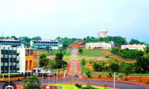 കേന്ദ്ര വാഴ്സിറ്റിയിലെ ലൈംഗികാതിക്രമം: ഇരകളെക്കാൾ പരിഗണന കുറ്റാരോപിതന്; പരാതി പരിഹാര സമിതിയിൽ നിന്നും അഭിഭാഷക രാജിവെച്ചു