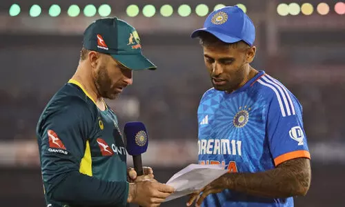 നാലാം ട്വന്റി 20: ടോസ് നേടിയ ആസ്ട്രേലിയ ഇന്ത്യയെ ബാറ്റിങ്ങിനയച്ചു; ശ്രേയസ് അയ്യർ തിരിച്ചെത്തി