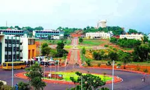 കേന്ദ്ര വാഴ്സിറ്റിയിലെ ലൈംഗികാതിക്രമം: പെൺകുട്ടിയെ ചികിത്സിച്ച ഡോക്ടർക്ക് കാരണം കാണിക്കൽ നോട്ടിസ്