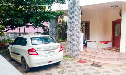 കുട്ടിയെ തട്ടിക്കൊണ്ടുപോകാനുപയോഗിച്ച കാർ പൊലീസ്​ കസ്റ്റഡിയിലെടുത്തു