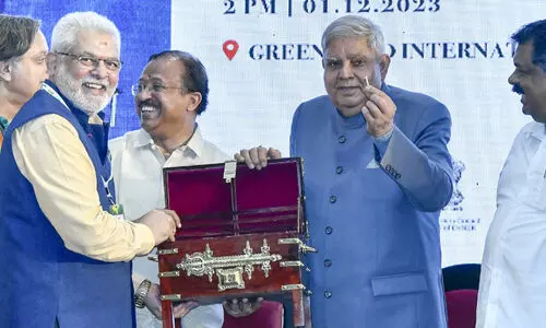 കേന്ദ്ര സഹായം: ഉപരാഷ്ട്രപതിയെ വേദിയിലിരുത്തി കേന്ദ്ര-സംസ്ഥാന മന്ത്രിമാരുടെ തർക്കം