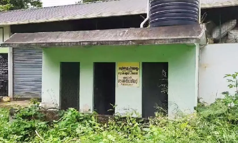 public toilet public toilet