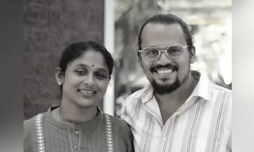 തട്ടിക്കൊണ്ടുപോകൽ പ്രതികളുടെ രേഖാചിത്രം: അഭിമാനത്തോടെ ഷജിത്തും സ്മിതയും തട്ടിക്കൊണ്ടുപോകൽ പ്രതികളുടെ രേഖാചിത്രം: അഭിമാനത്തോടെ ഷജിത്തും സ്മിതയും