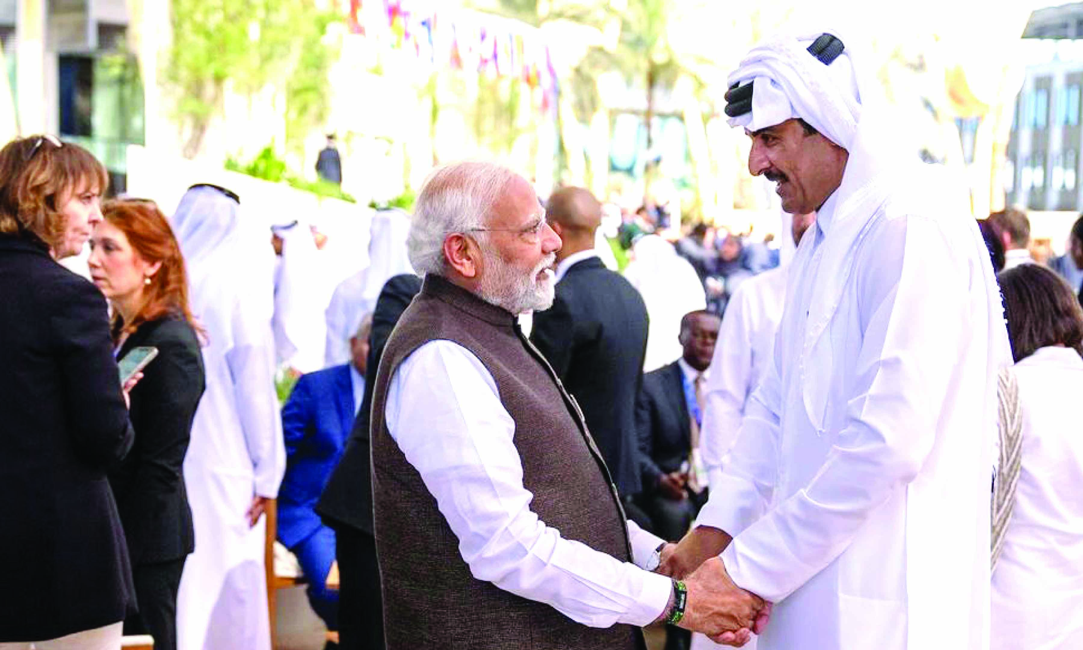 കോപ് ഉച്ചകോടിയിൽ പ​ങ്കെടുത്ത് ഖത്തർ അമീർ