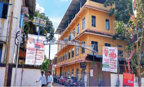 ചാ​ല​ക്കു​ടി ഐ.​ടി.​ഐ