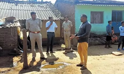 പിഞ്ചുമകനെയും അയൽക്കാരിയെയും കുത്തിക്കൊന്നയാളെ നാട്ടുകാർ അടിച്ചുകൊന്നു